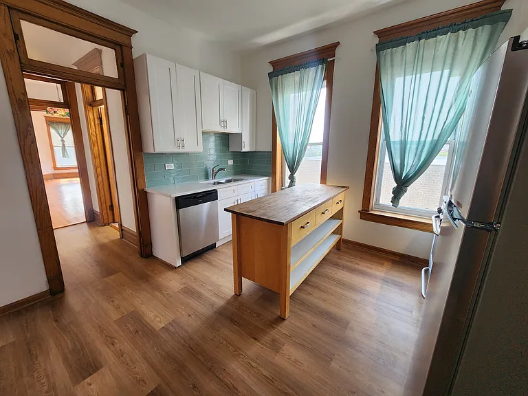 2404 W Superior St #3E — Photo 2