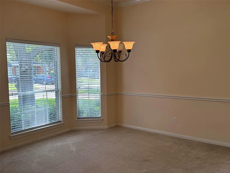 10727 Gilford Crest Dr — Photo 3