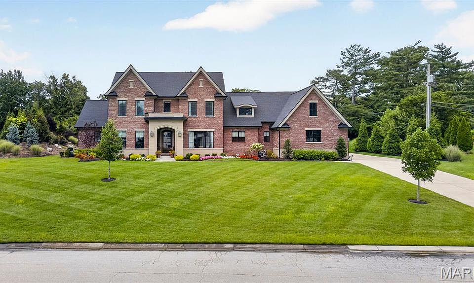 1st image of 3032 Fallbrook Dr