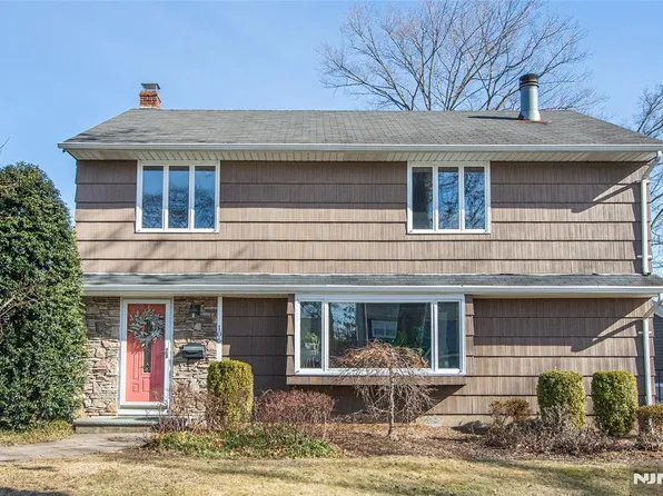 106 Sheldon St, Wyckoff, NJ 07481
