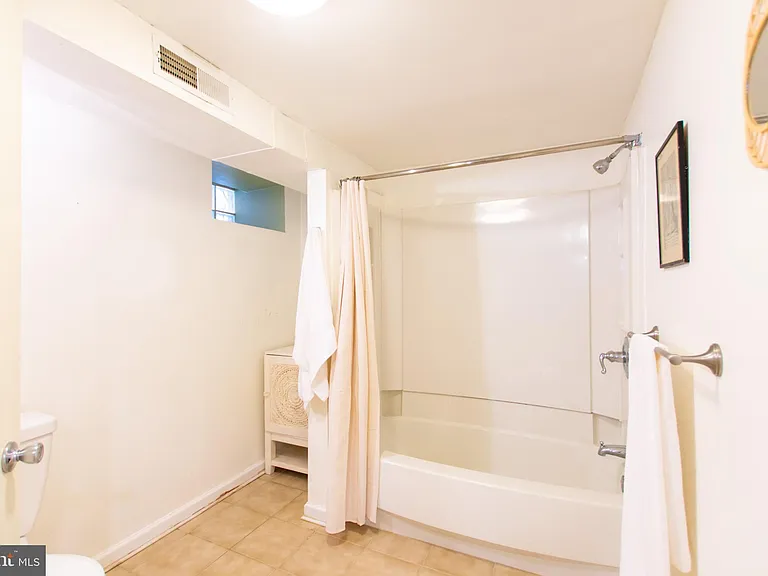 1921 Poplar St #1 — Photo 15