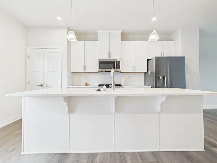 3 bed, 2.5 bath, 1786 sqft, $2,100 — Photo 2