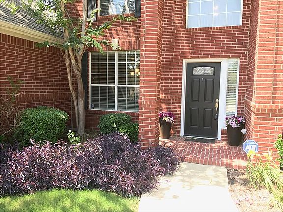 2nd image of 1420 Elmhurst Ln