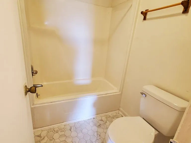 6444B Applecross Ave — Photo 6