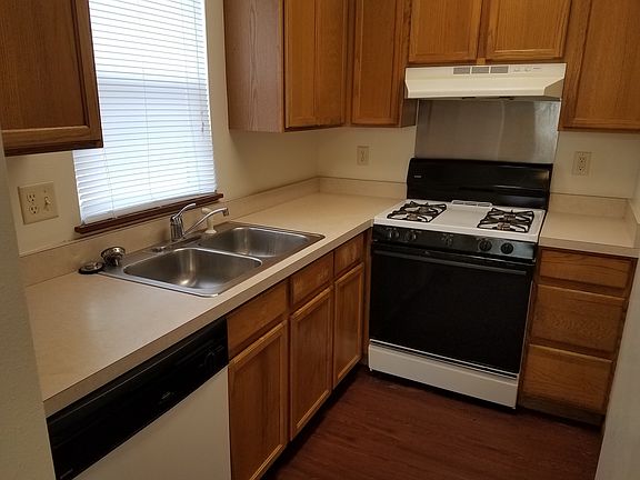 4th image of 221 Tanglewood Dr APT B