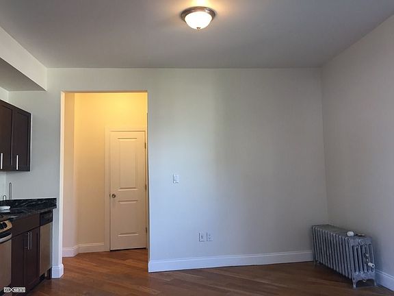3rd image of 301 Cumberland St APT E6