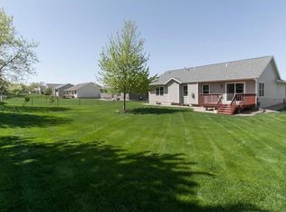 509 Cherry Park Dr NW, Cedar Rapids, IA 52405