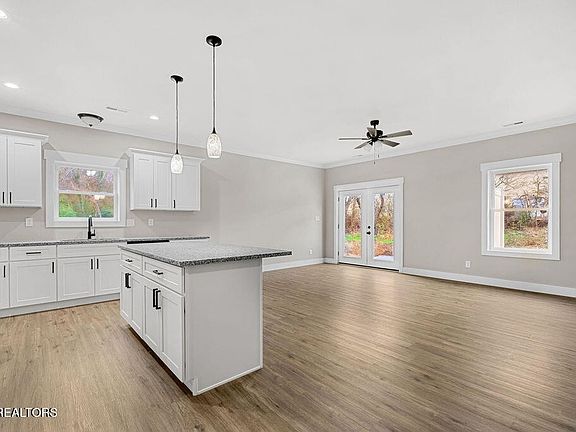 2nd image of 717 Haig St Lot 13