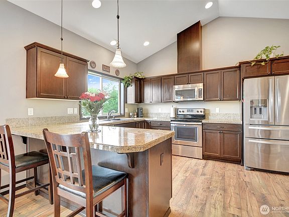 3rd image of 4223 203rd Avenue NE