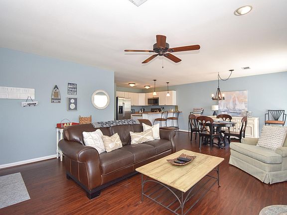4th image of 100 Harbor Pl Unit 607