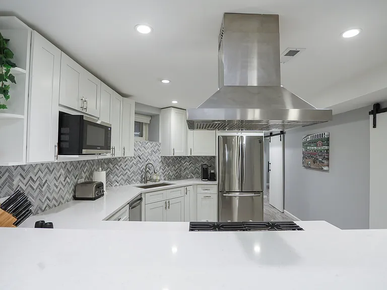 3556 N Wilton Ave #1 — Photo 9