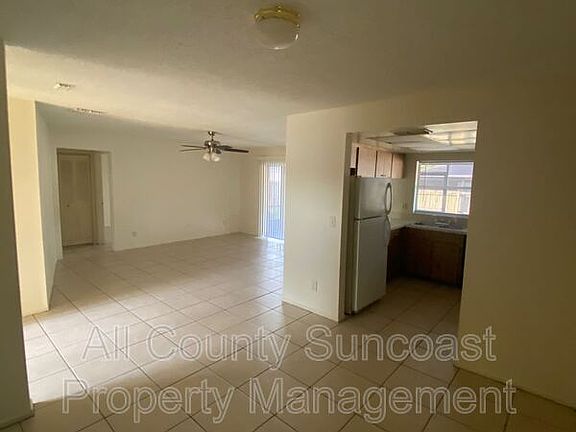 5th image of 2578 Surrey Dr