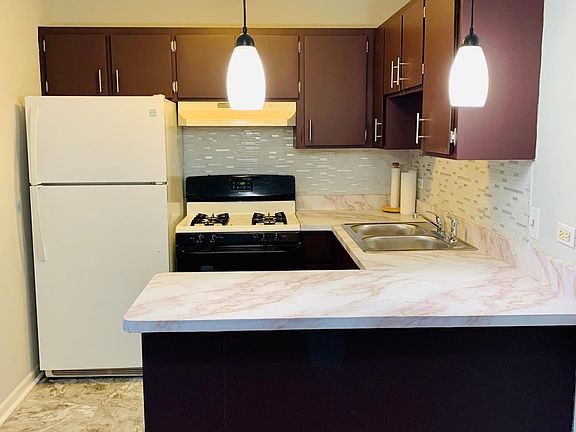 4th image of 5641 Edge Lake Dr APT 2E