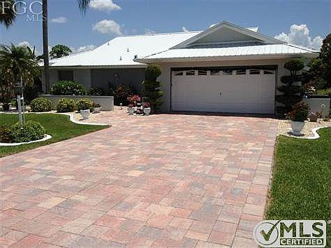 2nd image of 2126 Lochmoor Cir