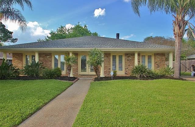 1st image of 60 Woodlake Blvd