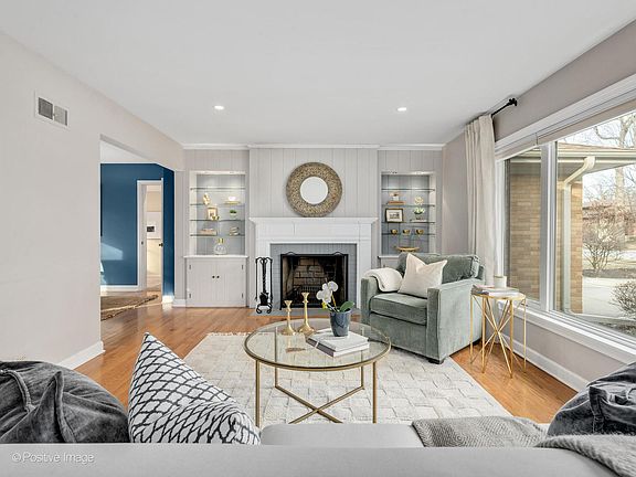 5th image of 828 N Stone Ave