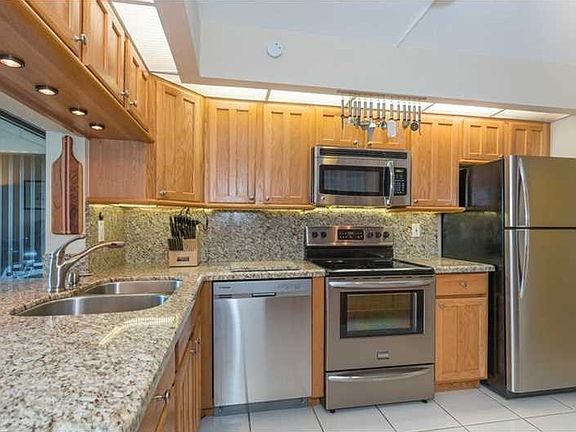 4th image of 106 Lake Emerald Dr APT 212