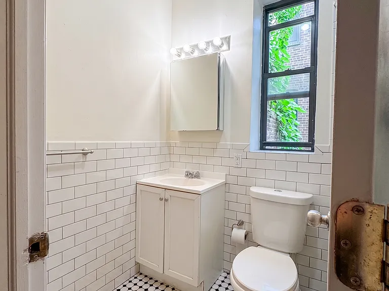 66 Pinehurst Ave #E1 — Photo 12