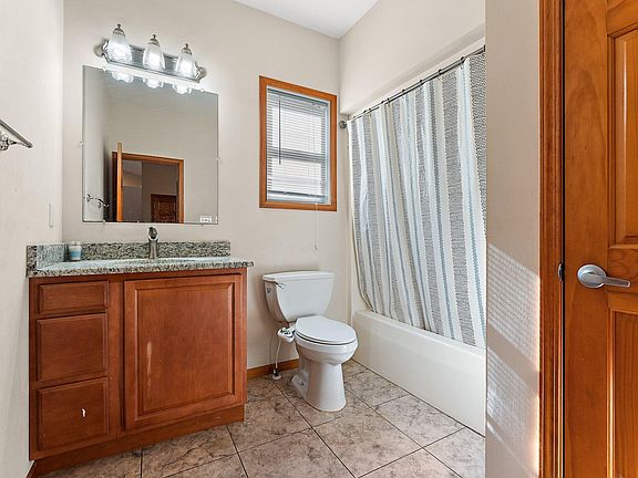 5th image of 3608 Bridgewater Dr
