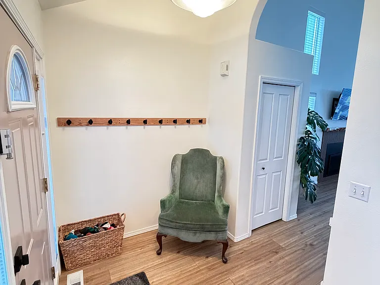 6725 Queens View Cir — Photo 5