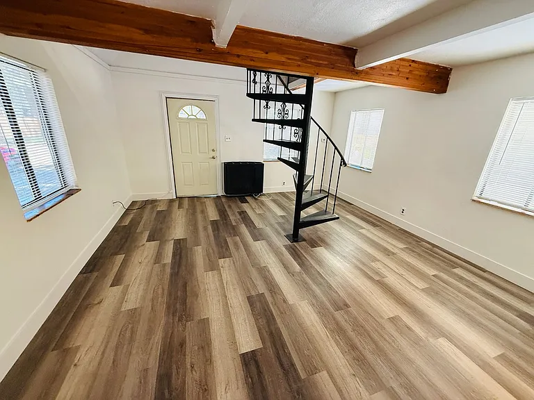 1227 Sierra Blvd — Photo 7