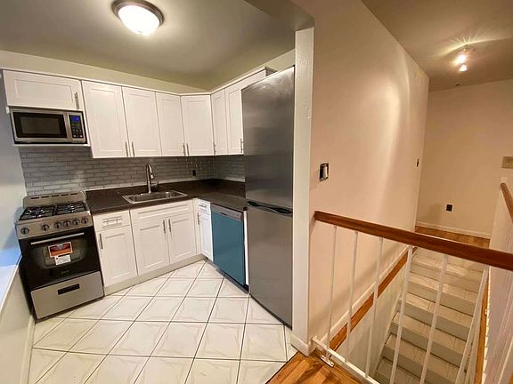 4th image of 310 W 95th St #5C1