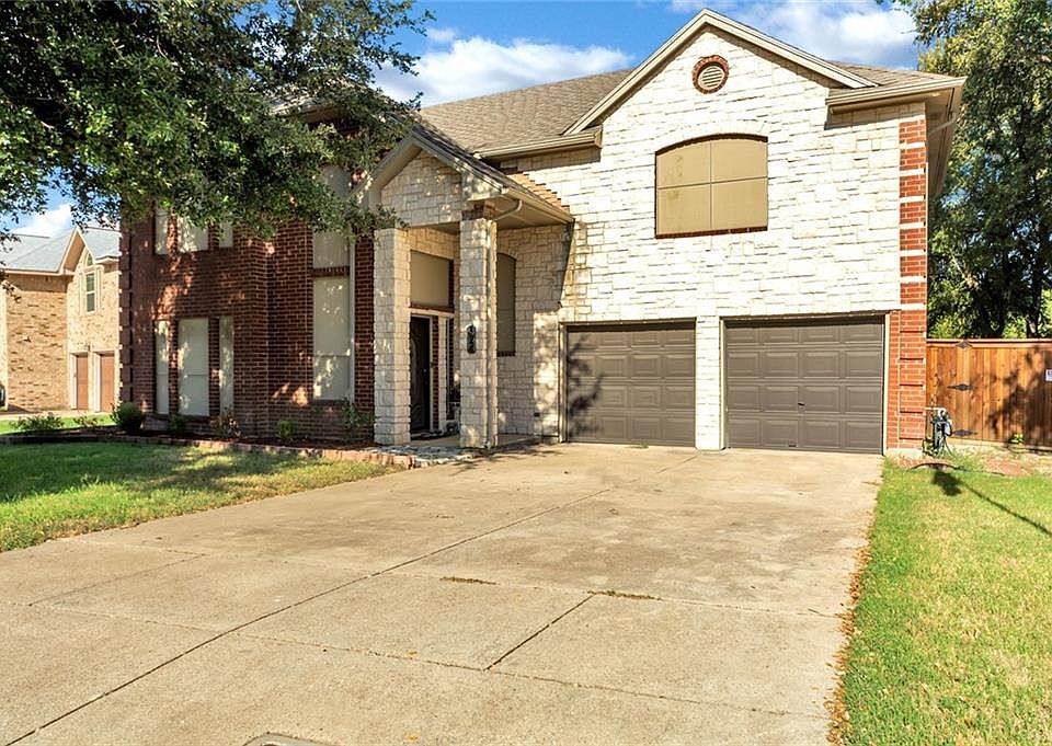 1st image of 324 Balcones Dr