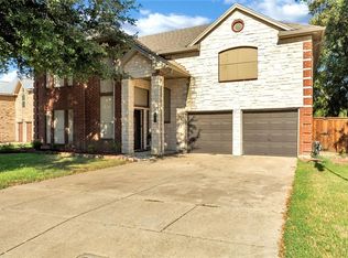 324 Balcones Dr, Fort Worth, TX 76108