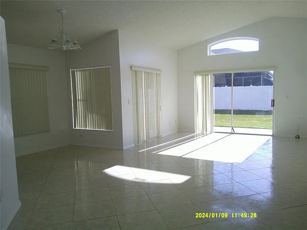 3 bed, 2.0 bath, 1392 sqft, $1,995 — Photo 4