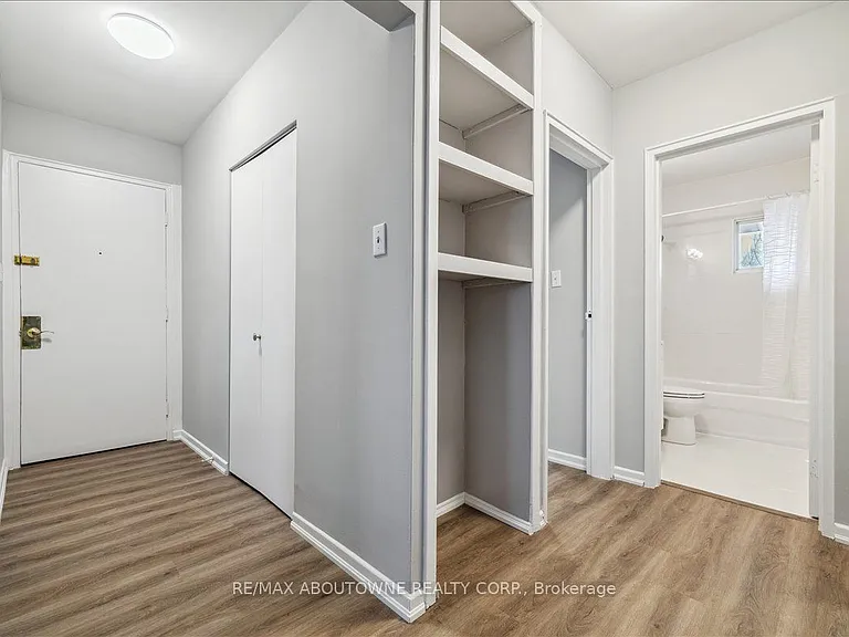 2350 Queensway Dr #3 — Photo 17