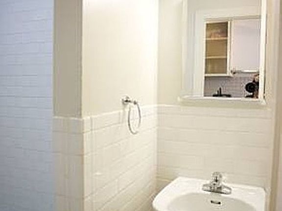 5th image of 306 W 78th St APT 4A