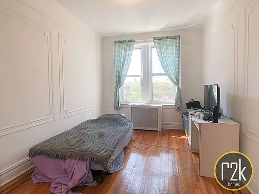 Rented by Realty 2000 Corp | media 31