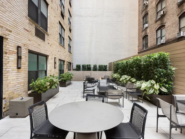 110 Central Park South image 46 of 48