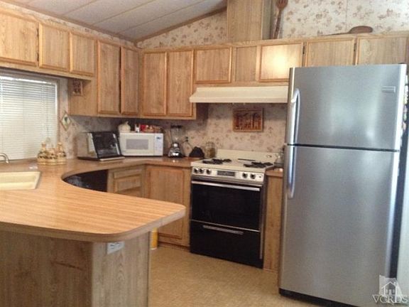 4th image of 1075 Loma Dr Space 19