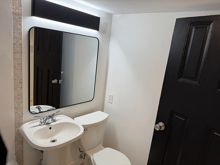 2A Tiverton Ave #2A — Photo 20