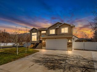58 N Country Bend Rd, Farmington, UT 84025