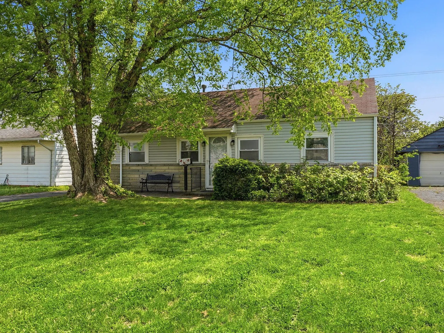 4 bed, 1.0 bath, 1104 sqft, $1,750 — Photo 2