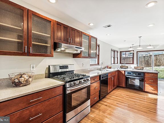 5th image of 9918 Fleming Ave