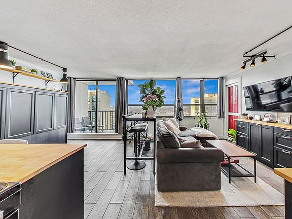 4th image of 2740 N Pine Grove Ave APT 19F
