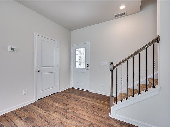 3rd image of 587 King Clover Ln