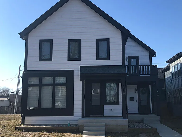1618 Carrollton Ave — Photo 2