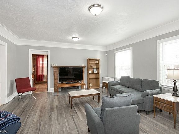 3rd image of 2216 Delaware Dr