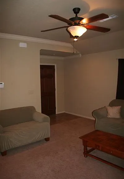 2857 N Seneca Ave — Photo 20