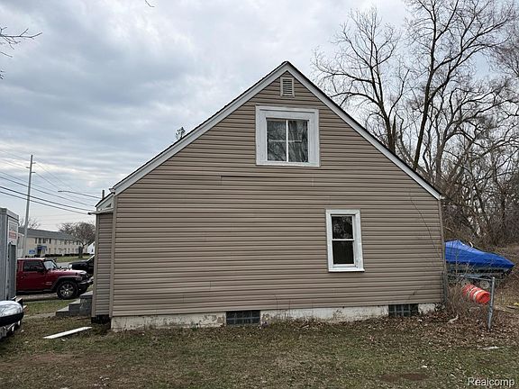 2nd image of 12864 Burt Rd
