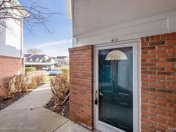 2nd image of 225 Brookwood Dr Unit 6