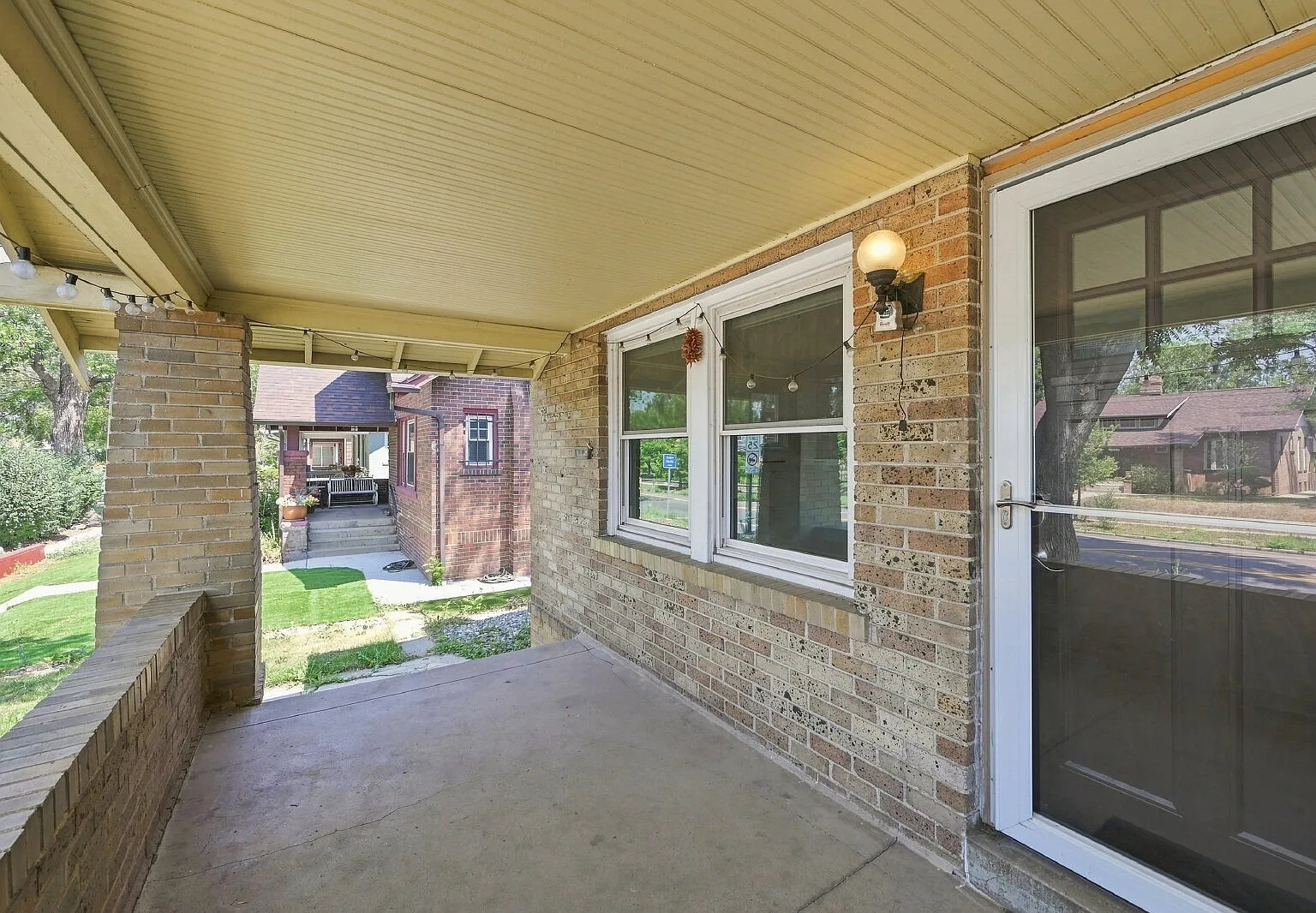 3 bed, 2.0 bath, 1477 sqft, $3,196 — Photo 2