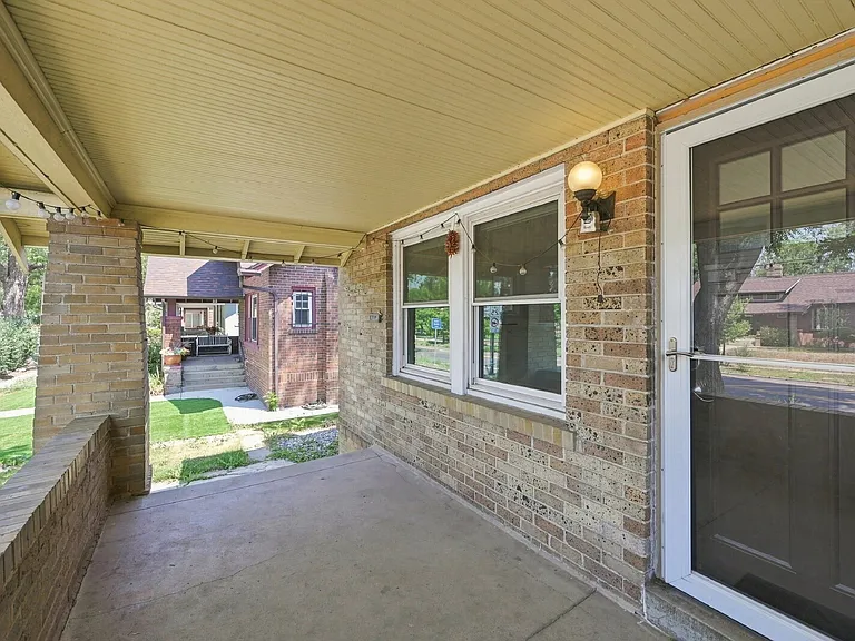 2630 N York St — Photo 2