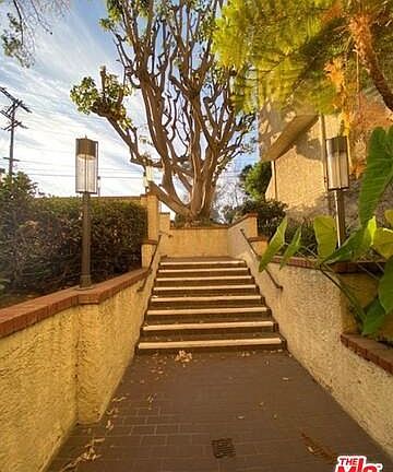 Stairs to front of building