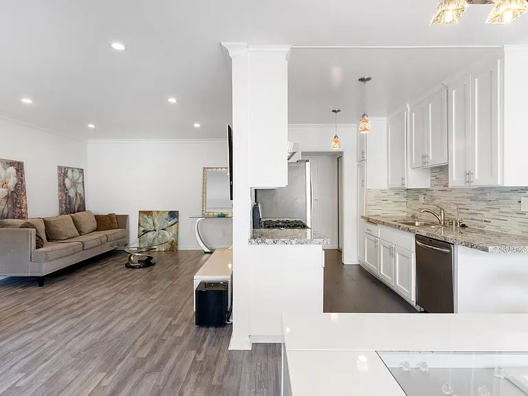 1410 S Bentley Ave #102 — Photo 6