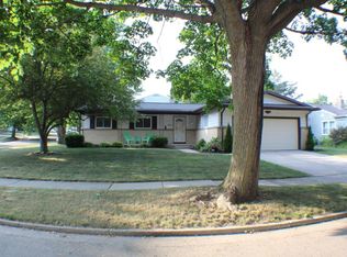 2822 Cooley Dr, Lansing, MI